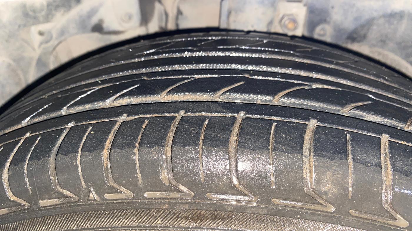 2014 Ford Figo TITANIUM 1.4 DIESEL, Diesel, Manual, 83,828 km, Left Front Tyre Tread