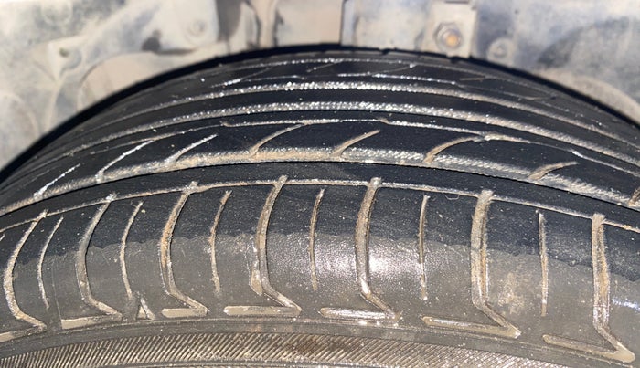 2014 Ford Figo TITANIUM 1.4 DIESEL, Diesel, Manual, 83,885 km, Left Front Tyre Tread