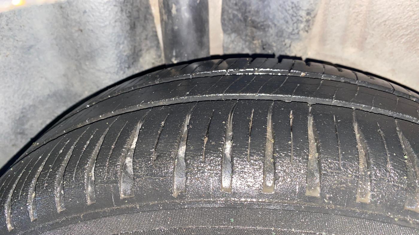 2014 Ford Figo TITANIUM 1.4 DIESEL, Diesel, Manual, 83,828 km, Right Rear Tyre Tread