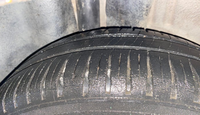 2014 Ford Figo TITANIUM 1.4 DIESEL, Diesel, Manual, 83,885 km, Right Rear Tyre Tread