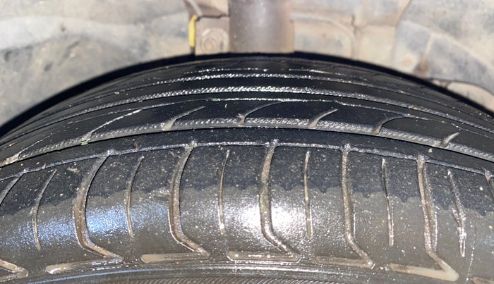 2014 Ford Figo TITANIUM 1.4 DIESEL, Diesel, Manual, 83,885 km, Right Front Tyre Tread