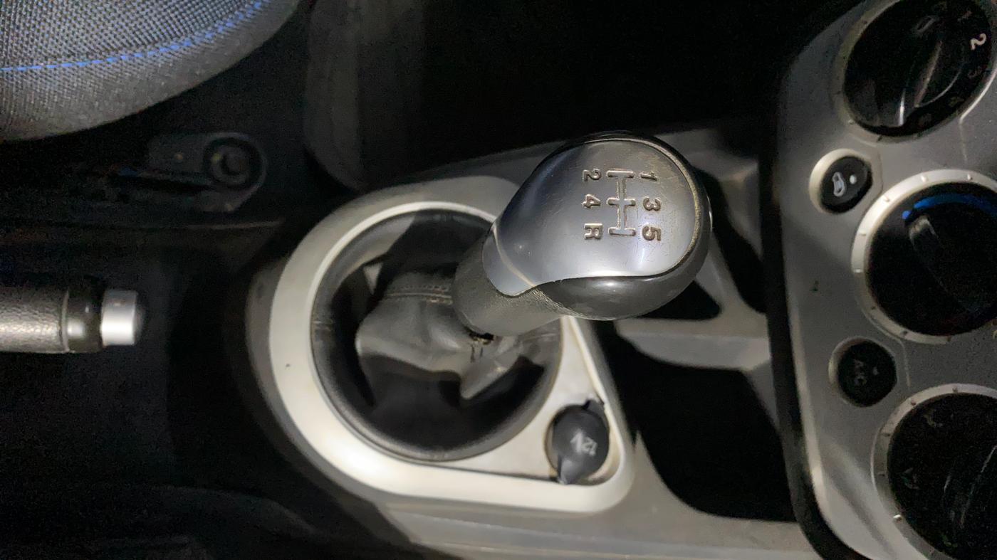 2014 Ford Figo TITANIUM 1.4 DIESEL, Diesel, Manual, 83,828 km, Gear Lever