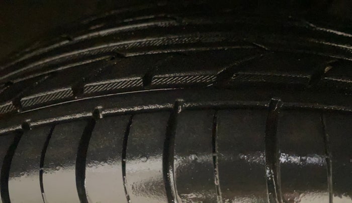 2018 Maruti IGNIS ALPHA 1.2 AMT, Petrol, Automatic, 60,523 km, Right Front Tyre Tread