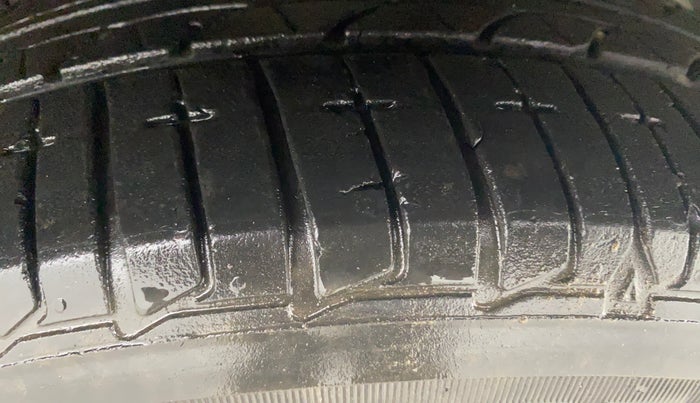 2020 Hyundai AURA SX PLUS 1.2 AMT CRDI, Diesel, Automatic, 97,609 km, Right Front Tyre Tread