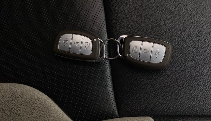 2020 Hyundai AURA SX PLUS 1.2 AMT CRDI, Diesel, Automatic, 97,609 km, Key Close Up