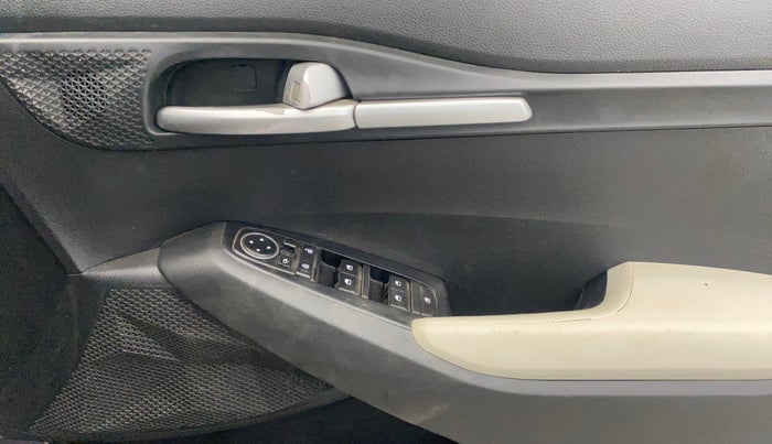 2022 KIA SELTOS HTK PLUS 1.5 IMT, Petrol, Manual, 94,697 km, Driver Side Door Panels Control