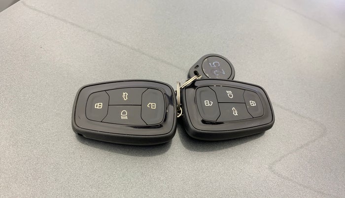 2024 Tata NEXON CREATIVE+ AMT 1.2 PETROL, Petrol, Automatic, 8,327 km, Key Close Up