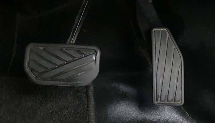 2017 Maruti IGNIS ZETA 1.2 AMT, CNG, Automatic, 83,750 km, Pedals