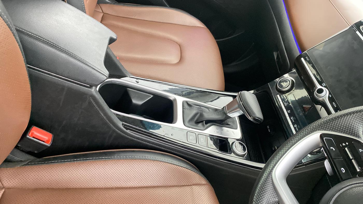 2023 Hyundai ALCAZAR PLATINUM(O) 7STR 2.0 AT, Petrol, Automatic, 72,307 km, Gear Lever