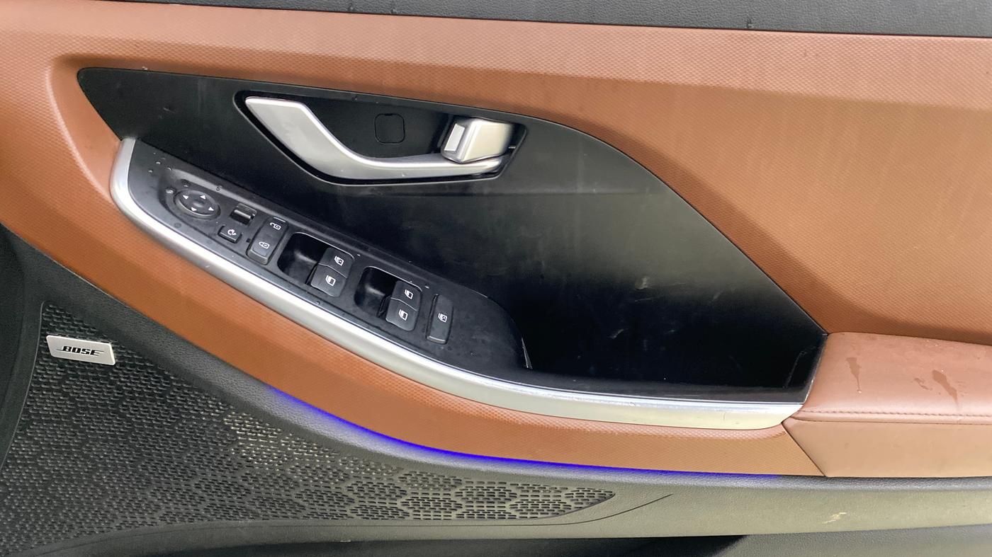 2023 Hyundai ALCAZAR PLATINUM(O) 7STR 2.0 AT, Petrol, Automatic, 72,307 km, Driver Side Door Panels Control