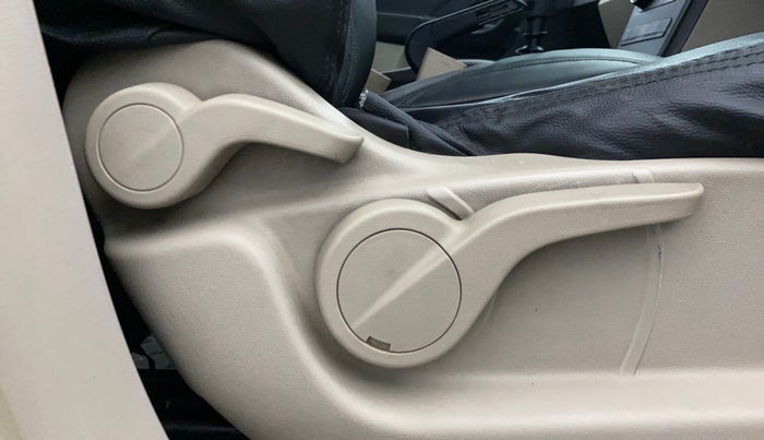 2016 Mahindra XUV500 W4 1.99, Diesel, Manual, 61,726 km, Driver Side Adjustment Panel