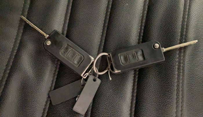 2016 Mahindra XUV500 W4 1.99, Diesel, Manual, 61,726 km, Key Close Up