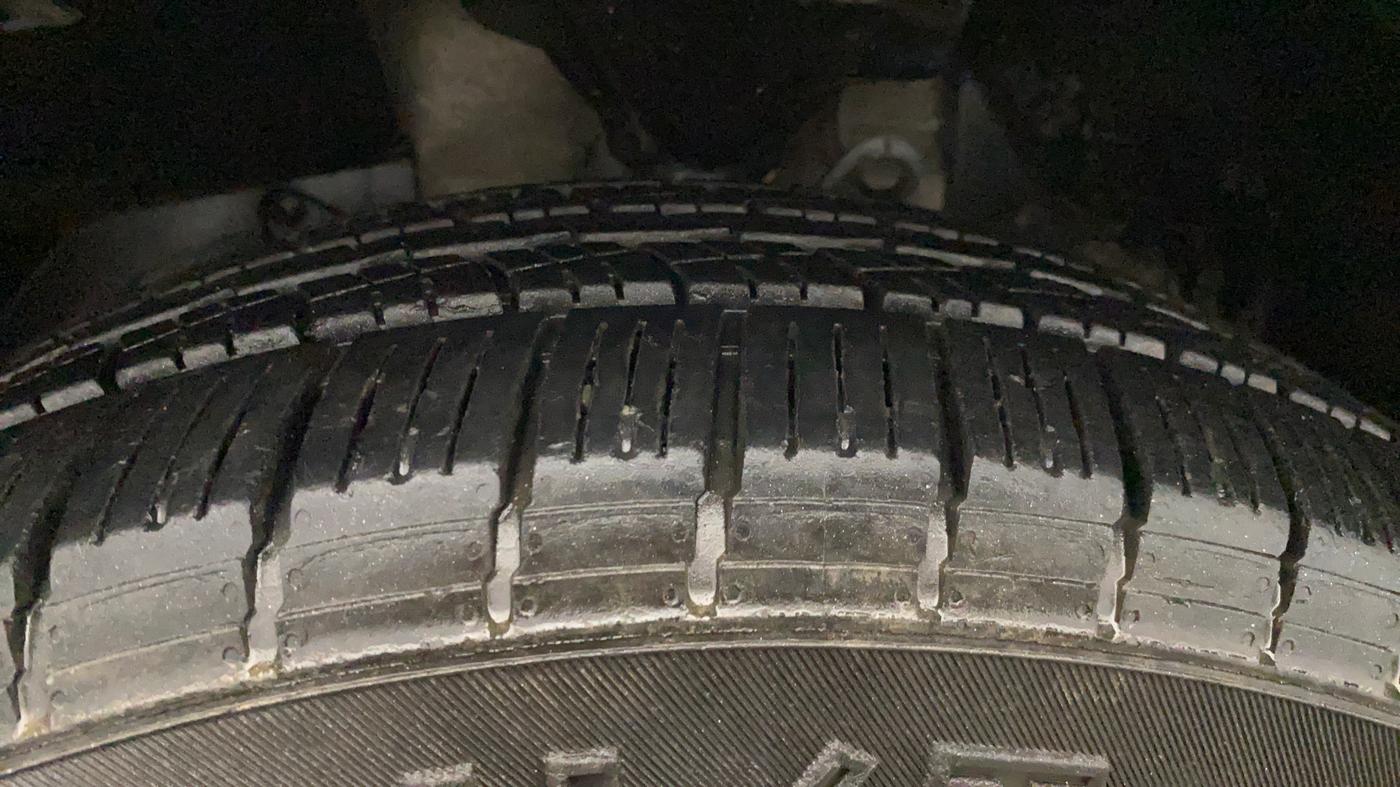2016 Mahindra XUV500 W4 1.99, Diesel, Manual, 61,726 km, Left Front Tyre Tread