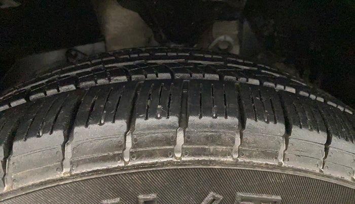 2016 Mahindra XUV500 W4 1.99, Diesel, Manual, 61,726 km, Left Front Tyre Tread