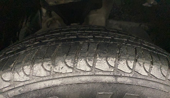 2016 Mahindra XUV500 W4 1.99, Diesel, Manual, 61,726 km, Right Front Tyre Tread