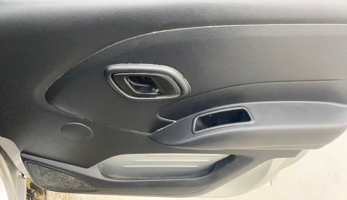 2017 Datsun Redi Go GOLD LIMITED EDITION, Petrol, Manual, 1,00,069 km, Driver Side Door Panels Control