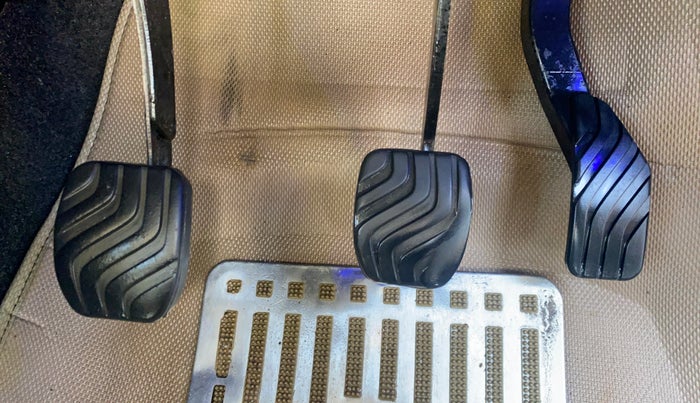 2017 Datsun Redi Go GOLD LIMITED EDITION, Petrol, Manual, 1,00,069 km, Pedals