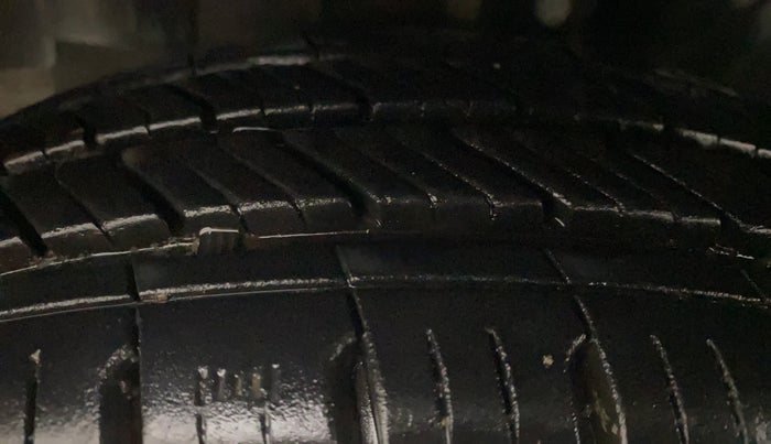 2017 Datsun Redi Go GOLD LIMITED EDITION, Petrol, Manual, 1,00,069 km, Left Front Tyre Tread