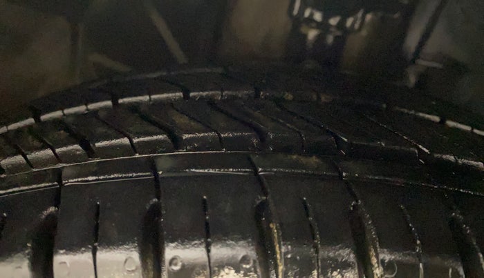 2017 Datsun Redi Go GOLD LIMITED EDITION, Petrol, Manual, 1,00,069 km, Right Front Tyre Tread