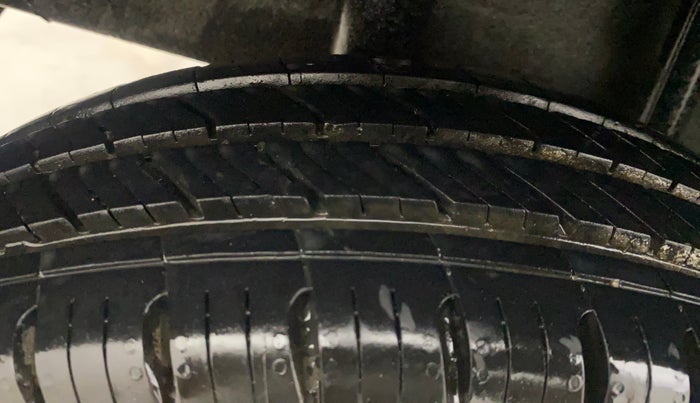 2017 Datsun Redi Go GOLD LIMITED EDITION, Petrol, Manual, 1,00,069 km, Right Rear Tyre Tread