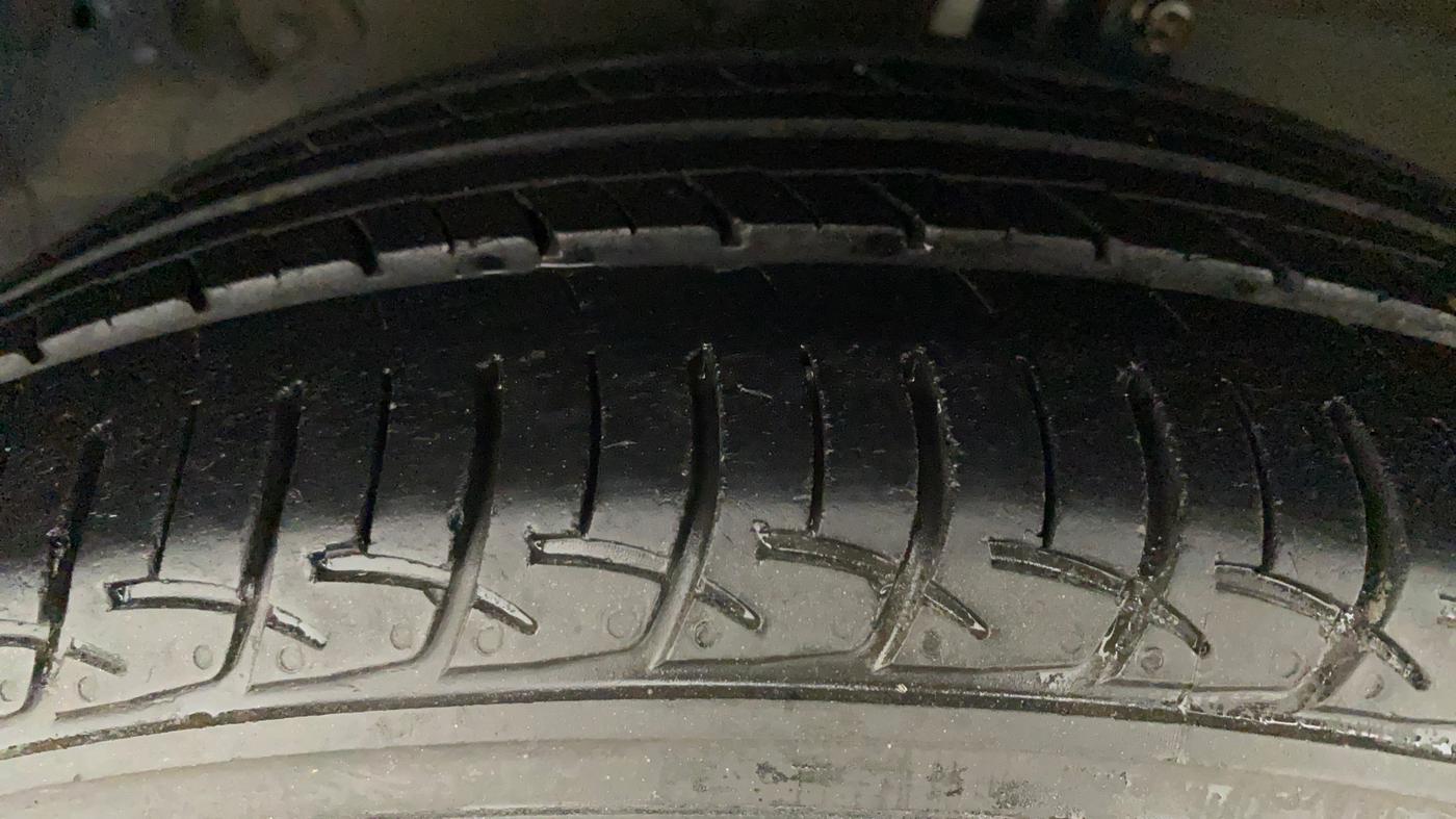2019 Maruti Ciaz DELTA 1.5 SHVS MT PETROL, Petrol, Manual, 46,970 km, Left Front Tyre Tread