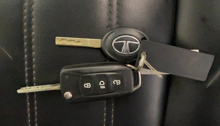 2019 Tata Tiago XZ PLUS PETROL, CNG, Manual, 77,741 km, Key Close Up