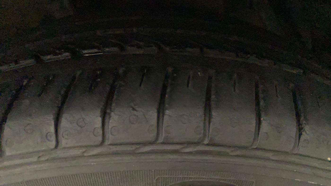 2021 Maruti Ciaz ALPHA  AT 1.5 SHVS PETROL, Petrol, Automatic, 34,345 km, Left Front Tyre Tread