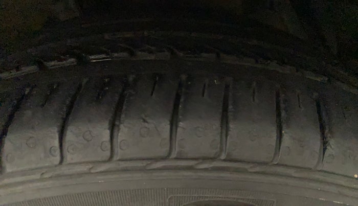 2021 Maruti Ciaz ALPHA  AT 1.5 SHVS PETROL, Petrol, Automatic, 33,960 km, Left Front Tyre Tread