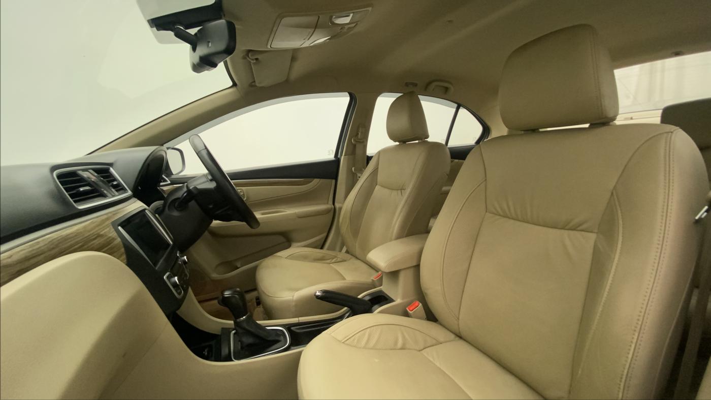 2021 Maruti Ciaz ALPHA  AT 1.5 SHVS PETROL, Petrol, Automatic, 34,345 km, Right Side Front Door Cabin