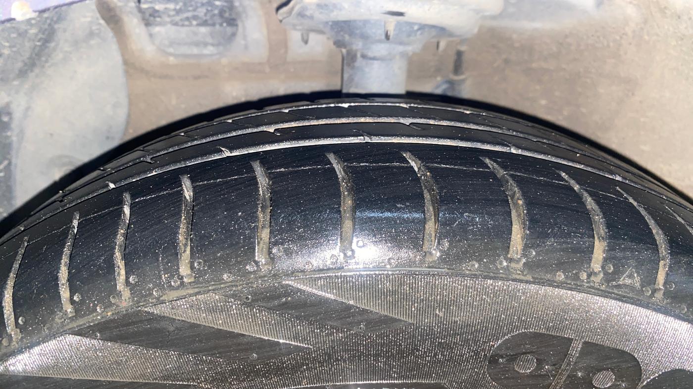 2018 Hyundai Grand i10 SPORTZ AT 1.2 KAPPA VTVT, Petrol, Automatic, 34,335 km, Left Front Tyre Tread