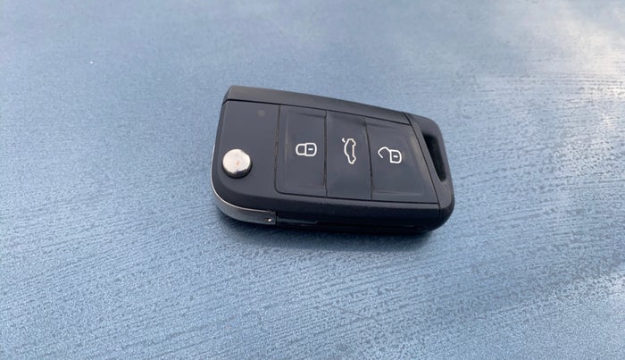 2018 Skoda Octavia L&K 1.8 TSI AT, Petrol, Automatic, 66,014 km, Key Close Up