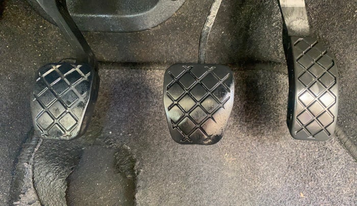 2013 Skoda Rapid ELEGANCE 1.6 TDI CR MT, Diesel, Manual, 1,02,515 km, Pedals