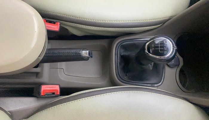 2013 Skoda Rapid ELEGANCE 1.6 TDI CR MT, Diesel, Manual, 1,02,515 km, Gear Lever