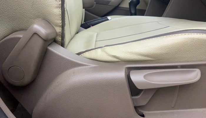 2013 Skoda Rapid ELEGANCE 1.6 TDI CR MT, Diesel, Manual, 1,02,515 km, Driver Side Adjustment Panel