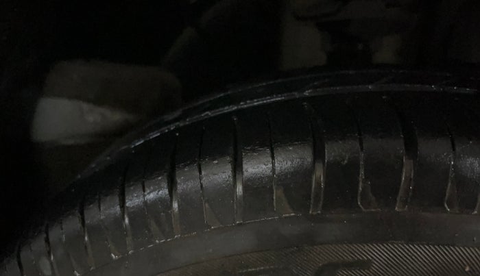 2020 Renault Kwid RXT 1.0 (O), Petrol, Manual, 27,763 km, Right Front Tyre Tread