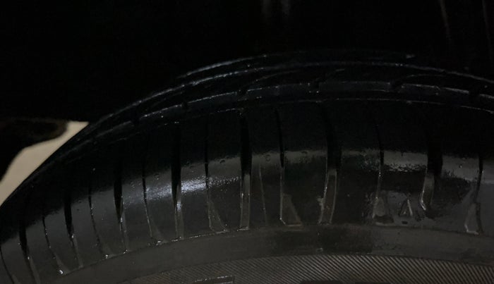 2020 Renault Kwid RXT 1.0 (O), Petrol, Manual, 27,763 km, Right Rear Tyre Tread