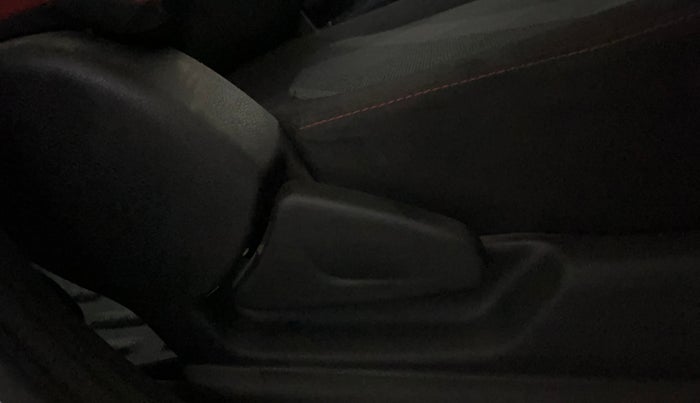 2020 Renault Kwid RXT 1.0 (O), Petrol, Manual, 27,763 km, Driver Side Adjustment Panel