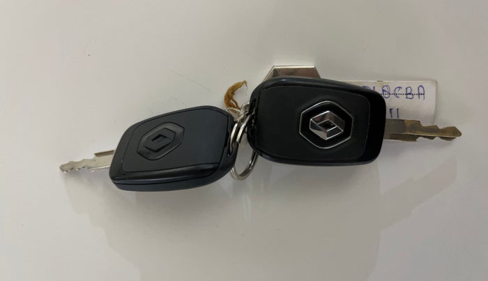 2020 Renault Kwid RXT 1.0 (O), Petrol, Manual, 27,763 km, Key Close Up