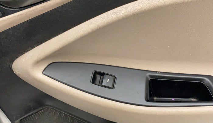 2015 Hyundai Elite i20 MAGNA 1.2, Petrol, Manual, 30,696 km, Right rear window switch / handle - Switch/handle not functional