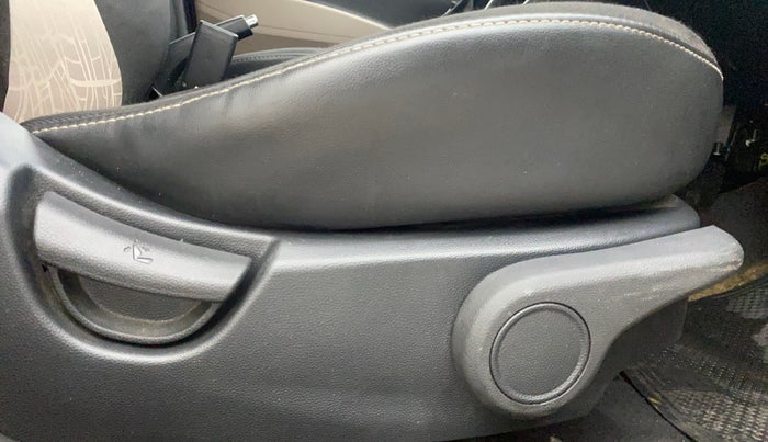 2015 Hyundai Grand i10 ASTA AT 1.2 KAPPA VTVT, Petrol, Automatic, 62,069 km, Driver Side Adjustment Panel