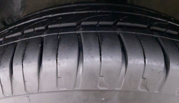 2016 Hyundai Xcent S AT 1.2, Petrol, Automatic, 37,400 km, Left Front Tyre Tread