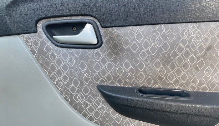 2018 Maruti Alto 800 LXI, Petrol, Manual, 95,057 km, Driver Side Door Panels Control