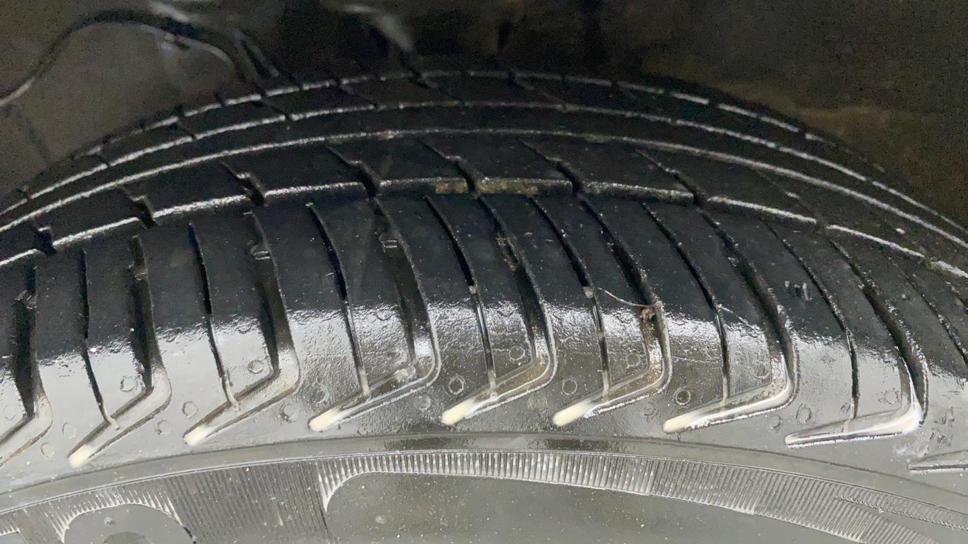 2021 Maruti Alto LXI CNG, CNG, Manual, 26,930 km, Left Front Tyre Tread