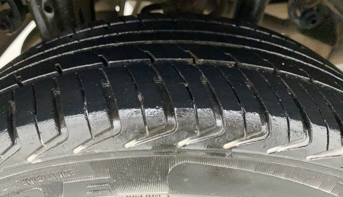 2021 Maruti Alto LXI CNG, CNG, Manual, 26,930 km, Right Rear Tyre Tread