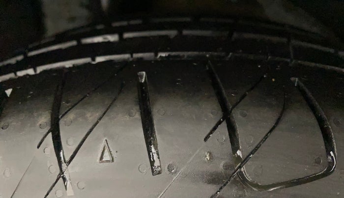 2018 Hyundai New Elantra 2.0 SX(O) AT PETROL, Petrol, Automatic, 42,190 km, Right Rear Tyre Tread