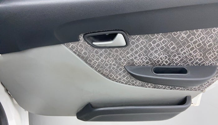 2018 Maruti Alto 800 LXI, Petrol, Manual, 28,024 km, Driver Side Door Panel Controls