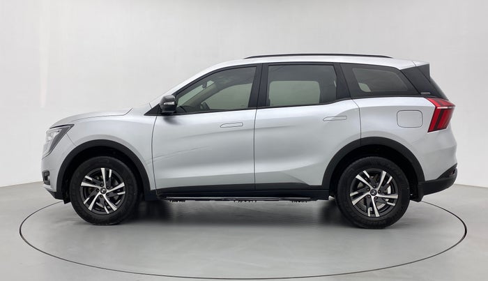 2022 Mahindra XUV700 AX 5 P MT 7 STR, Petrol, Manual, 22,234 km, Left Side