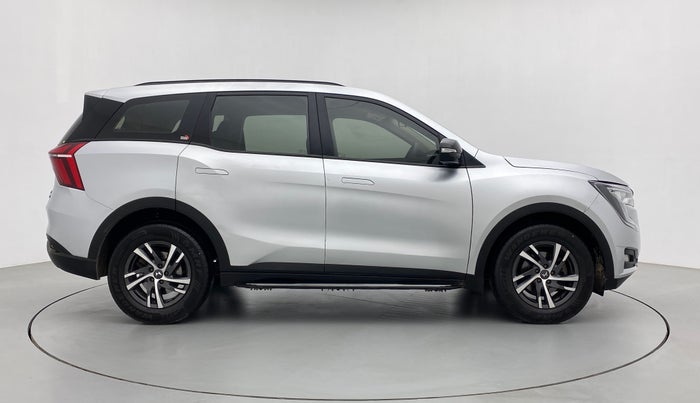 2022 Mahindra XUV700 AX 5 P MT 7 STR, Petrol, Manual, 22,234 km, Right Side View