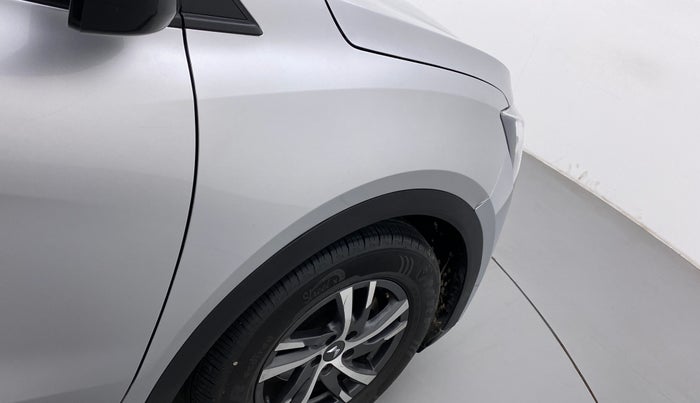 2022 Mahindra XUV700 AX 5 P MT 7 STR, Petrol, Manual, 22,234 km, Right fender - Slightly dented