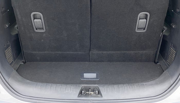 2022 Mahindra XUV700 AX 5 P MT 7 STR, Petrol, Manual, 22,234 km, Boot Inside